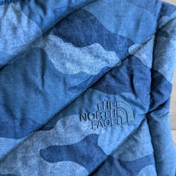The North Face Alpz 2.0 Blue Camo Down Vest, Size Medium